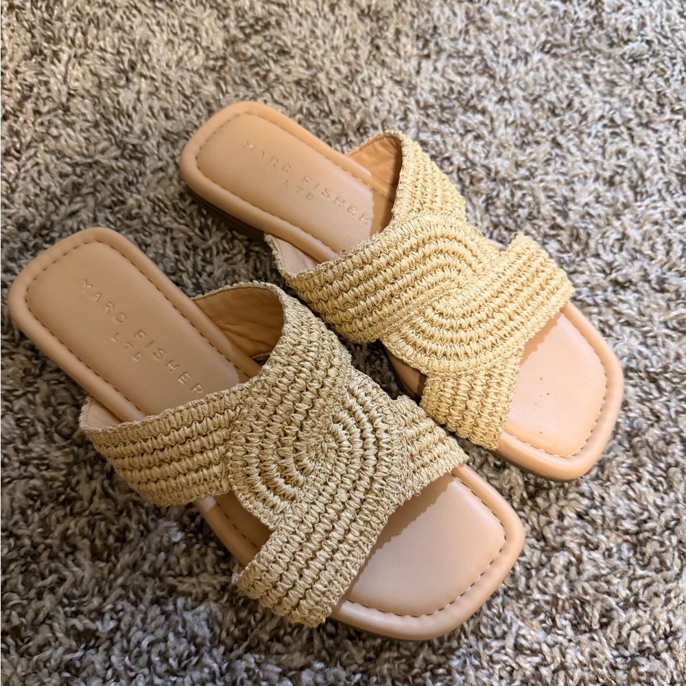 Marc Fisher 4.5-5 Beige Woven Slide Sandals